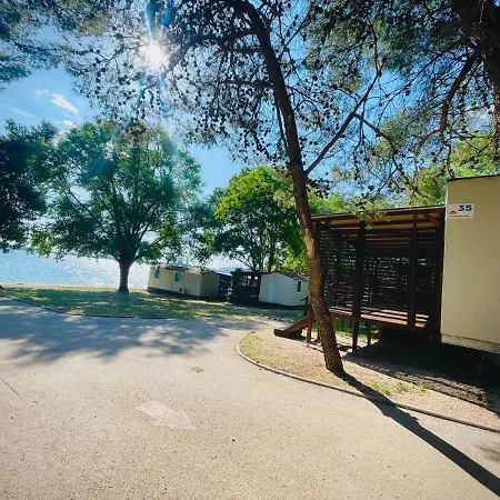 Croatia Camp Premium *