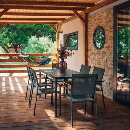 Croatia Camp Premium