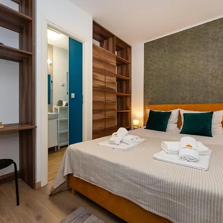 Croatia Camp Premium