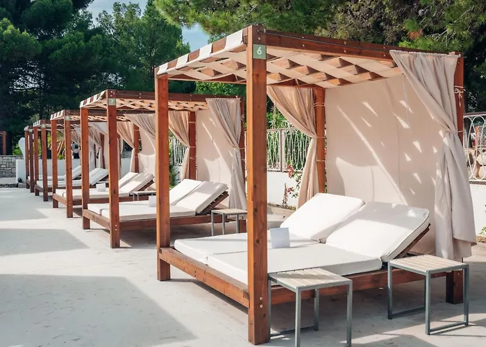 Croatia Camp Premium