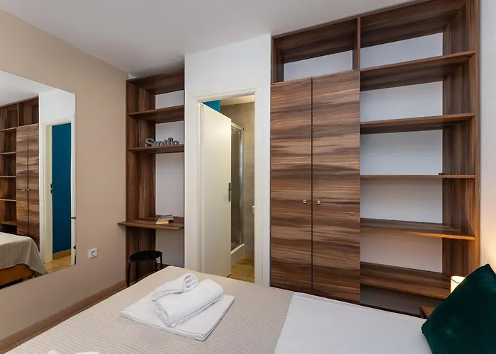 Croatia Camp Premium