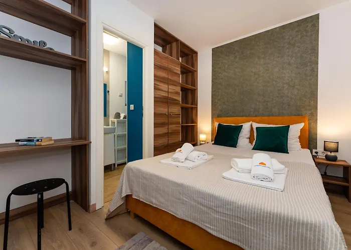 Croatia Camp Premium